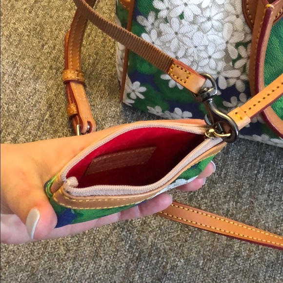 Beautiful Dooney & Bourke purse - Picture 3 of 9